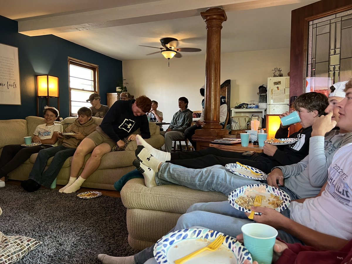 COACHSmitty53's tweet photo. 🏈🔥GAME DAY! Little film & breakfast, so excited to watch these young men ball out tonight! 🏈 7pm vs Turtle Mountain here at Hanna Field!
#HiLiners https://t.co/jJyuKrO50p
