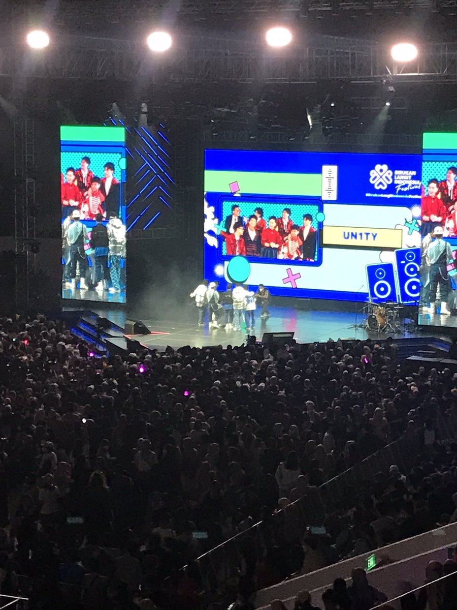 only_CHNCE's tweet photo. Foto bareng YouN1T nihhh 

UN1TY MAIN STAGE ISTORA 
#UN1TYdiBLIF2022
#UN1TY https://t.co/FubcJ0GNjk