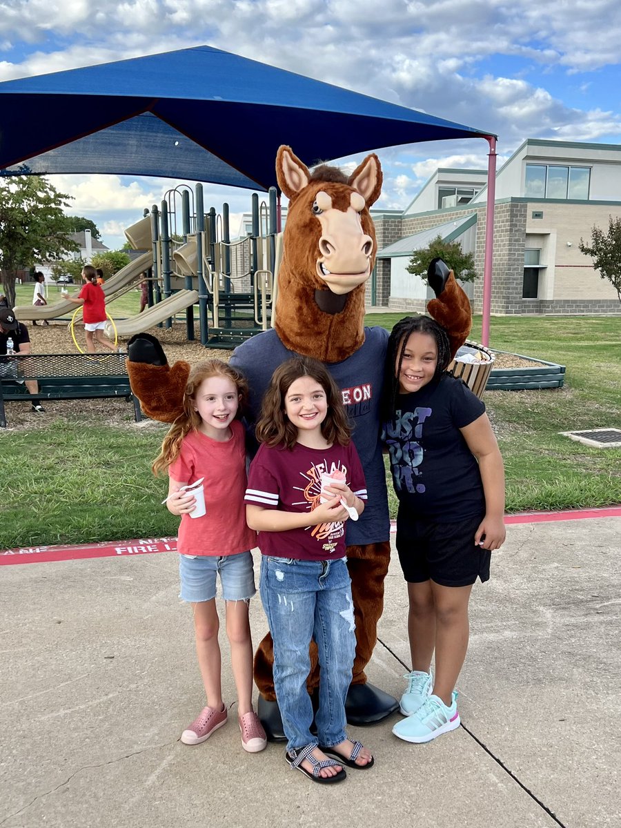 So fun to see Arty the Mustang at <a href="/McNeilElem/">McNeil Elementary</a> back to school picnic! #youbelonginmisd #mymisd