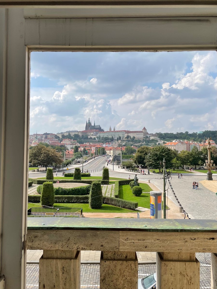 Working with a view: Finally, I presented our paper on dialogical structures in mass comm (w/ <a href="/Silke_Fuerst/">Silke Fürst @sfuerst.bsky.social</a> <a href="/uzh_ikmz/">IKMZ</a> and Philomen Schönhagen <a href="/dcm_unifr/">DCM Uni Fribourg</a>) at the 3rd International Conference on Sociolinguistics #ics3 <a href="/CharlesUniPRG/">Charles University</a>  
Full paper: bit.ly/3pvhB6j
#openaccess