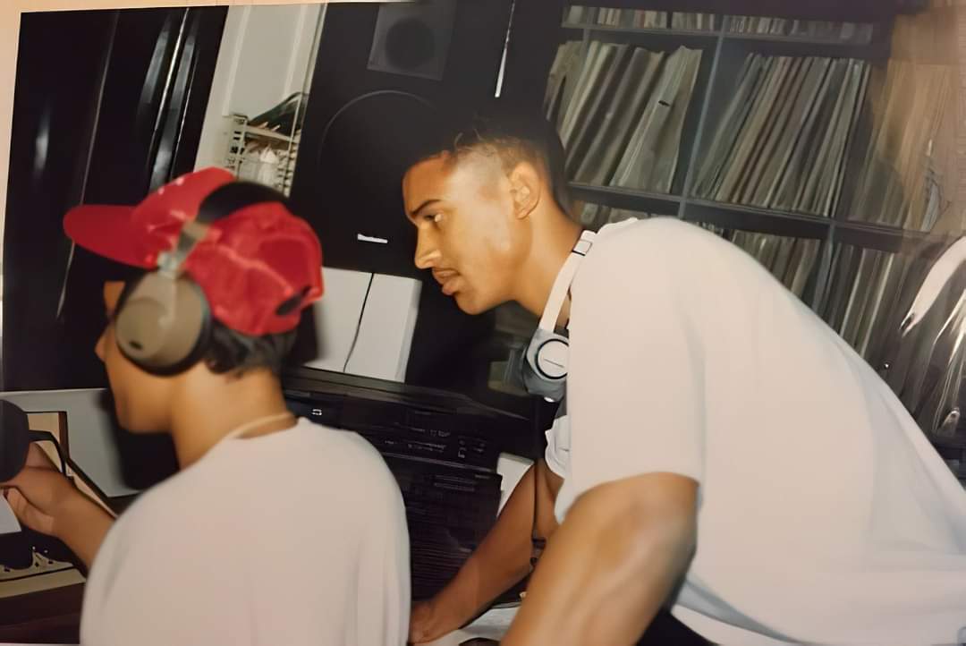 CanterburyProd's tweet photo. Practicing turntablism for hours on his parents’ home stereo equipment, DJX would become one of the premier DJs in the city. His unmatched skills and a second-place finish at DMC nationals led to CKLNs The Power Move Show. Thanks to @AdrienKing
for appearing in Drop the Needle! https://t.co/IN0v2wnaPX