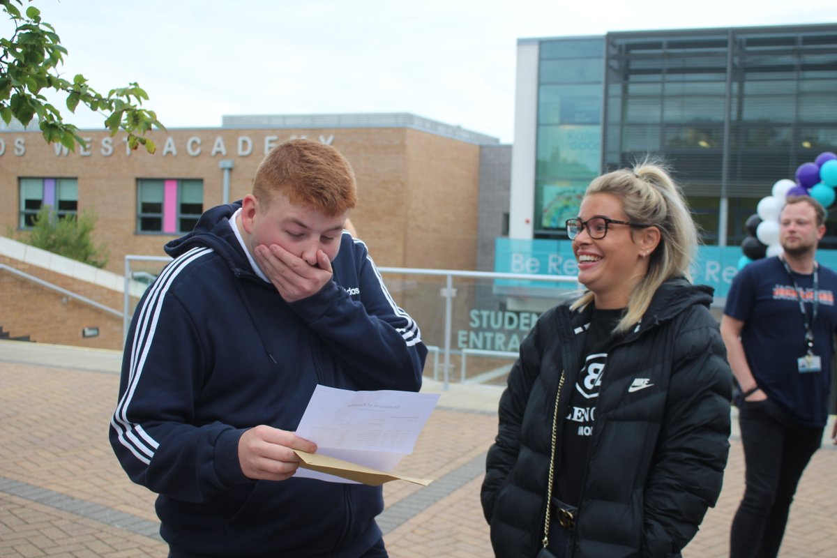 LeedsWestWay's tweet photo. #ResultsDaySpotlight Nathaniel passed all exams, and achieved a Grade 8 in Maths, Grade 8-7 in Science and Distinction* in BTEC Enterprise!

Excellent, Nathaniel! https://t.co/elfa06k3py