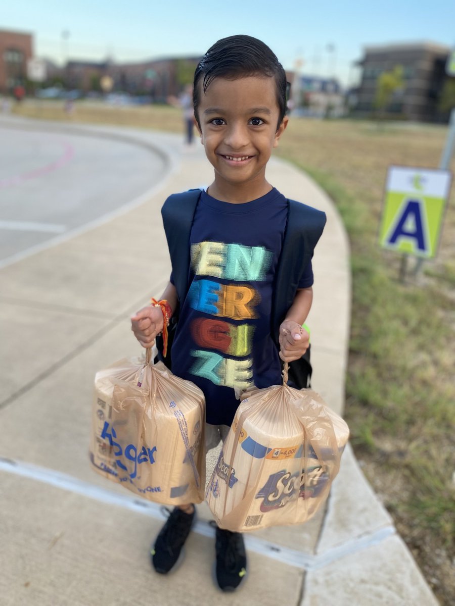 NetZeroLee's tweet photo. Thank you for ROLLING into the school year and supporting ⁦@MetrocrestHelps⁩ Lee learners have servant hearts! #rjlyear9 #CISDWorkingTogether #rjladventures https://t.co/S6baDIiyou