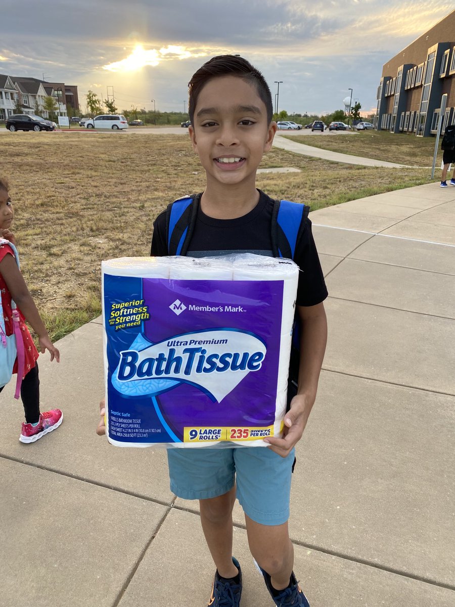 NetZeroLee's tweet photo. Thank you for ROLLING into the school year and supporting ⁦@MetrocrestHelps⁩ Lee learners have servant hearts! #rjlyear9 #CISDWorkingTogether #rjladventures https://t.co/S6baDIiyou