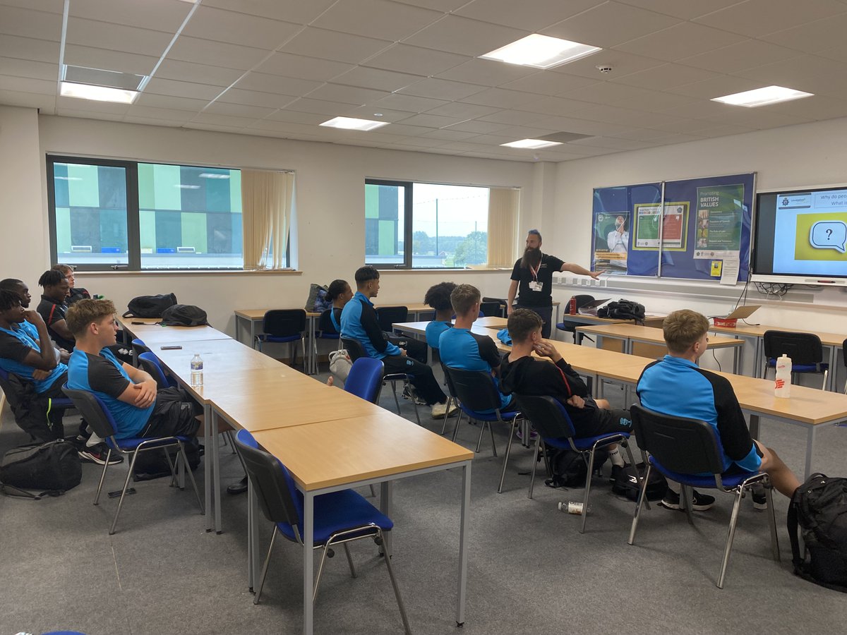 👨‍🏫 The scholars were learning about online safety recently to help them stay safe whilst using social media. A really useful and realistic insight on the benefits and risks for aspiring professional footballers. 🤝 Many thanks to @OnlineSafetyDan! #ImpsAsOne