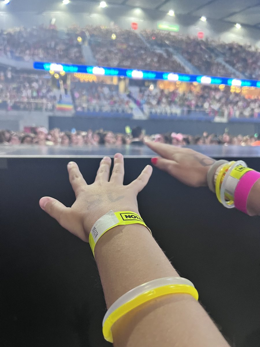 witheldclouds's tweet photo. rt for good luck at hslot europe 2023 🤭 https://t.co/8YLYFYtiVn