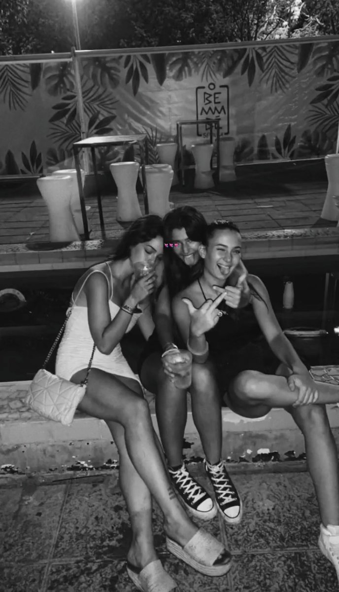 luuciia7__'s tweet photo. si somos las más guapas de todo el fútbol se dice y yasta. https://t.co/AlA5YHl8Pr