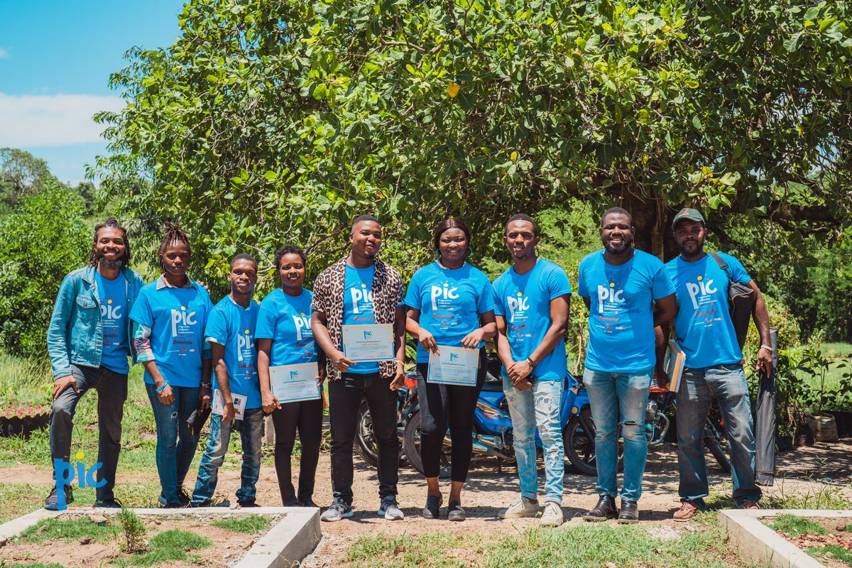 banjHT's tweet photo. #PIC3 Visite du projet et rencontre avec les jeunes de Ouanaminthe. Leur projet est de construire un Centre de documentation et de formation en Agroécologie au Jardin Botanique. Le jardin occupe une place importante dans la communauté et est toujours en construction. https://t.co/qnDVDBnqAF