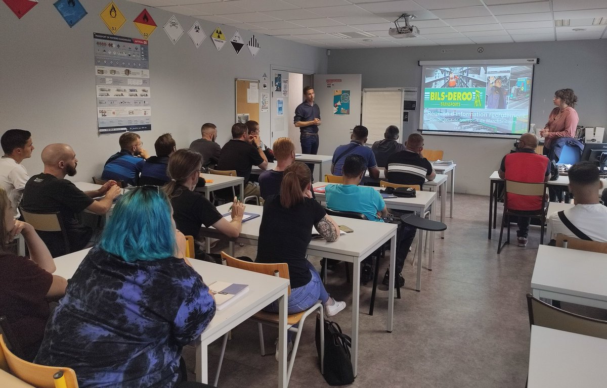 #TousMobilisés pour accélérer le recrutement de conducteurs SPL du groupe #BilsDeroo 🚛🚛
Partenariat avec le centre #AFTRAL pour développer les compétences des candidats ayant validés leur projet professionnel. 
28 Demandeurs d'emploi présents ! 🤩
<a href="/MoriauxCath/">Catherine Moriaux</a> <a href="/ElsaMiquel/">Miquel Elsa</a>