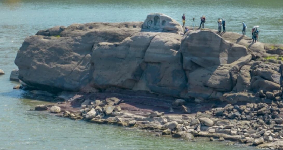 the_stupa's tweet photo. Yangtze River Dries Up, Revealing 600-Year-Old Buddhist Statues https://t.co/wiPzUUqcJS