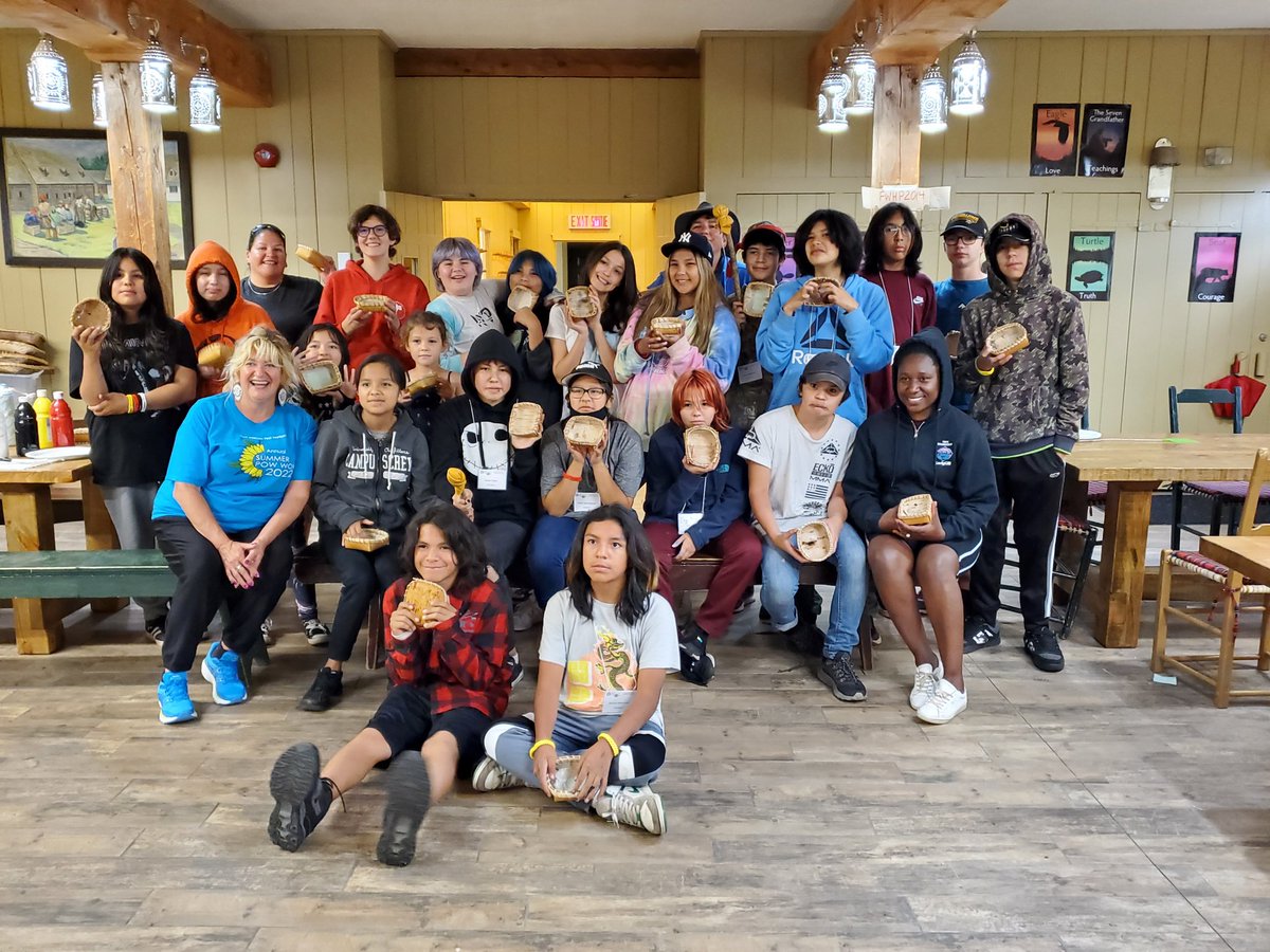 darrenlentz1's tweet image. Basket making with Gail Bannon from FWFN at Meno B @LakeheadSchools cultural camp. Some amazing work by our student leaders. Thanks to @AnikaCheyenne and all the leaders running this program.