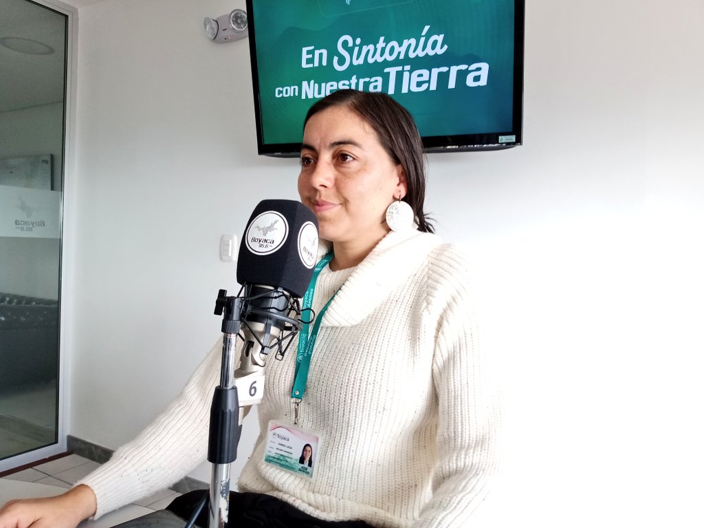 SecAmbienteBoy's tweet photo. Con la secretaria @KarenM_Tunja empezamos el día en la @EMISORA956 para contarles a los boyacenses nuestra gestión y la campaña de 'Boyacá Siembra Agua', con la que vamos a llegar a la meta de 100.000 árboles sembrados en el departamento.

¡Todos por un territorio! https://t.co/KkEkX9Qw07