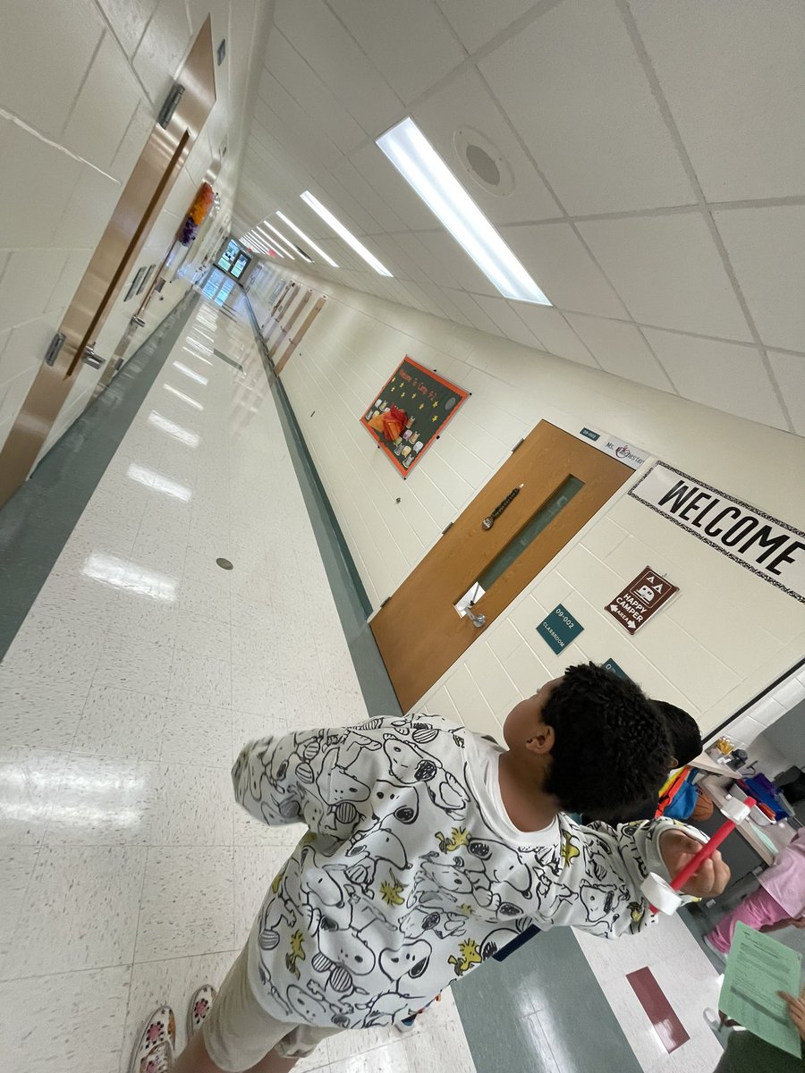 issirk09's tweet photo. How does changing the straw size affect the distance a hoop glider will fly? #vcsscientists https://t.co/k2Q0J83yMT