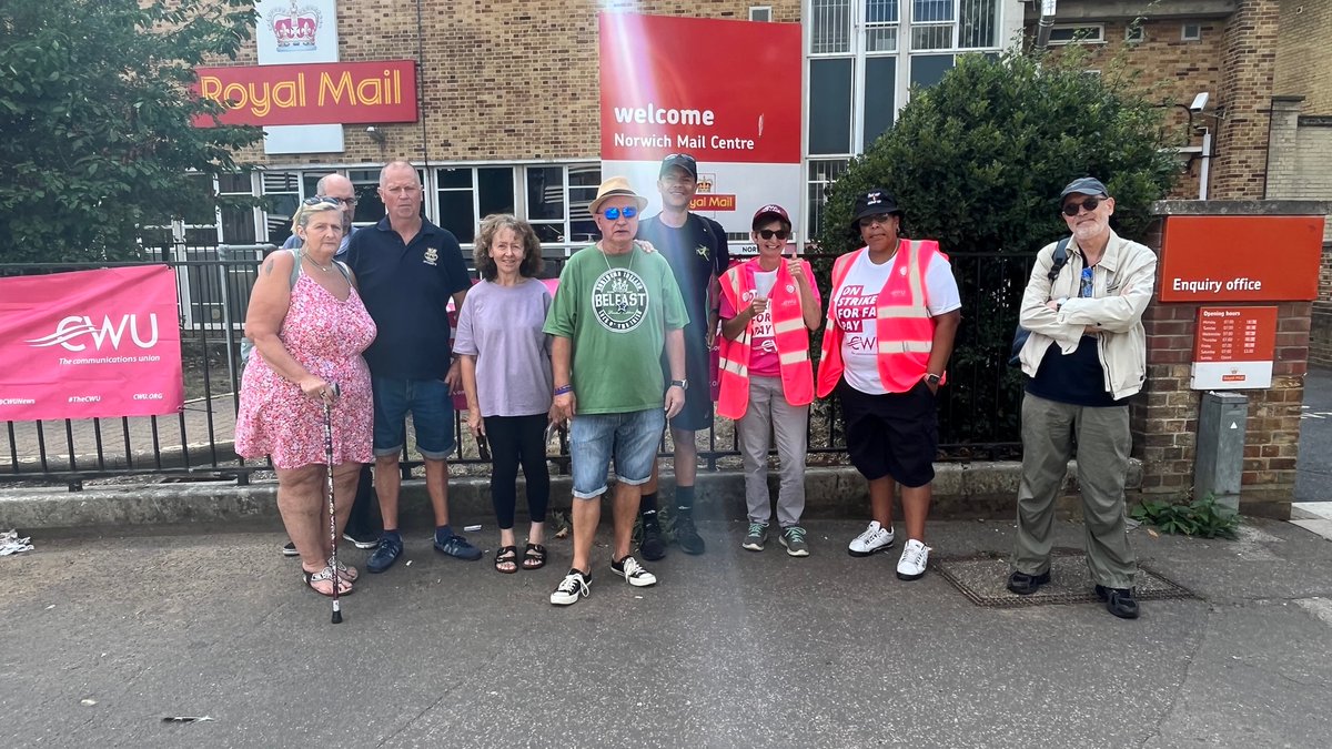 labourlewis's tweet photo. Great to see so much public support for our posties on picket lines across the city. These public servants had our backs during the pandemic, now it’s our turn to have theirs as they  #FightForFairPay. Thank you #Norwich
@cwuEastern__No5
#JoinAUnion https://t.co/zTeO50jicJ
