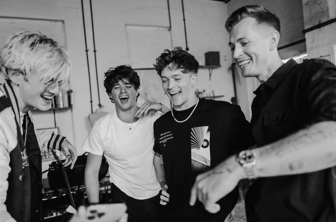 condorspet's tweet photo. kaligayahan ♡

@TheVampsband https://t.co/sKvCunLDxU