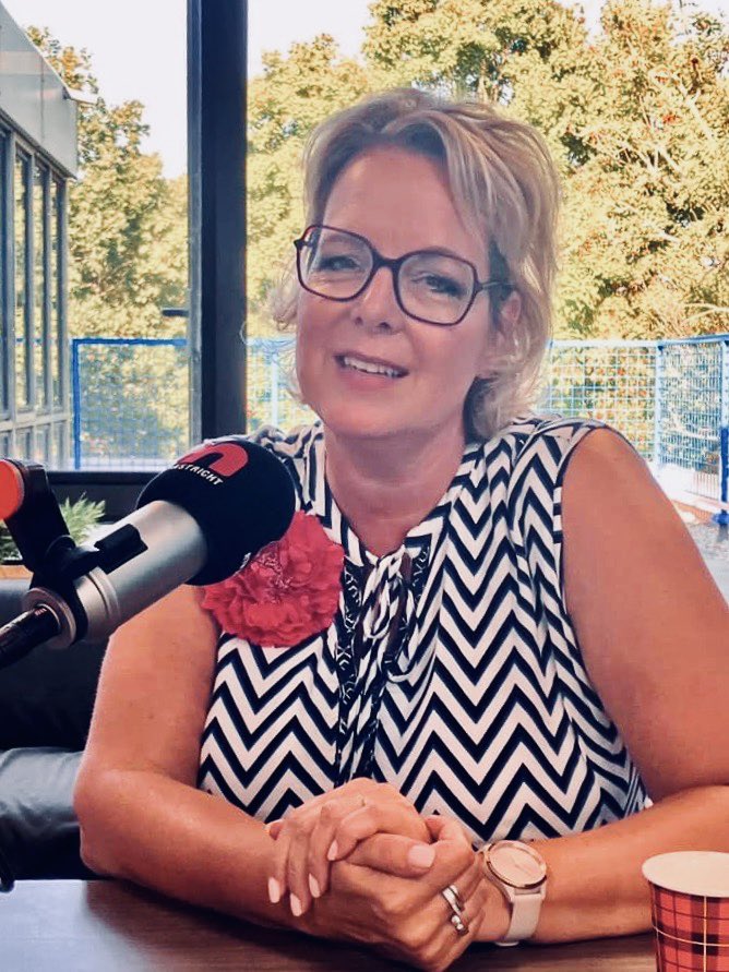 ScheidingscafZL's tweet photo. Gisteren spraken @StefanWillems3 en @IngeborgDijkstr bij RTV #Maastricht over het Scheidingscafé. Via deze link kun je de uitzending terugluisteren: 
https://t.co/mjXuoaSpH1
#scheiding #echtscheiding #scheidingscafé https://t.co/pwdtjlF7sd