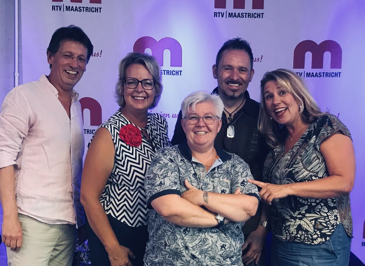 ScheidingscafZL's tweet photo. Gisteren spraken @StefanWillems3 en @IngeborgDijkstr bij RTV #Maastricht over het Scheidingscafé. Via deze link kun je de uitzending terugluisteren: 
https://t.co/mjXuoaSpH1
#scheiding #echtscheiding #scheidingscafé https://t.co/pwdtjlF7sd