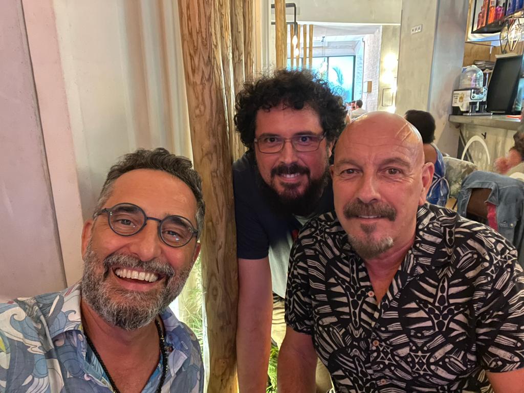 FernandoLoboD's tweet photo. ✨✨Yo diría que esta es LA foto...
#foto #recuerdo #selfie #momentos #JavierRuibal #JorgeDrexler #FernandoLobo https://t.co/iv674WOZOG