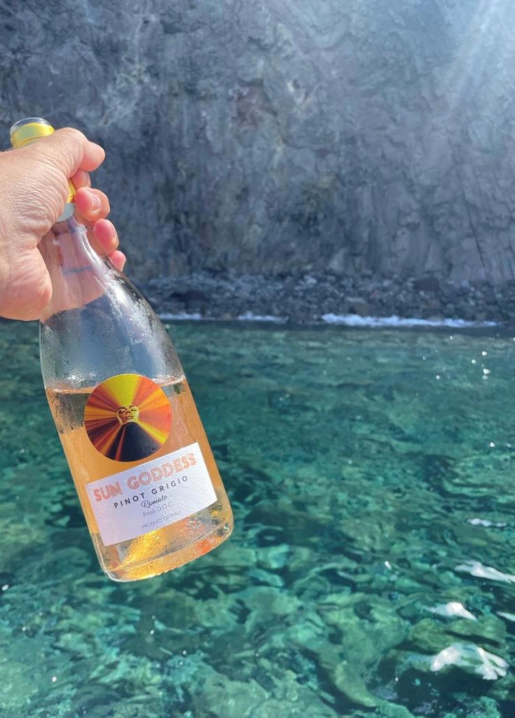 FantinelWinery's tweet photo. “My life, my life, my life, in the sunshine” 🌞
#SunGoddessWines by @MaryJBlige and #Fantinel
📸 by @ var8_70 (IG) https://t.co/dhwmwdhMnM