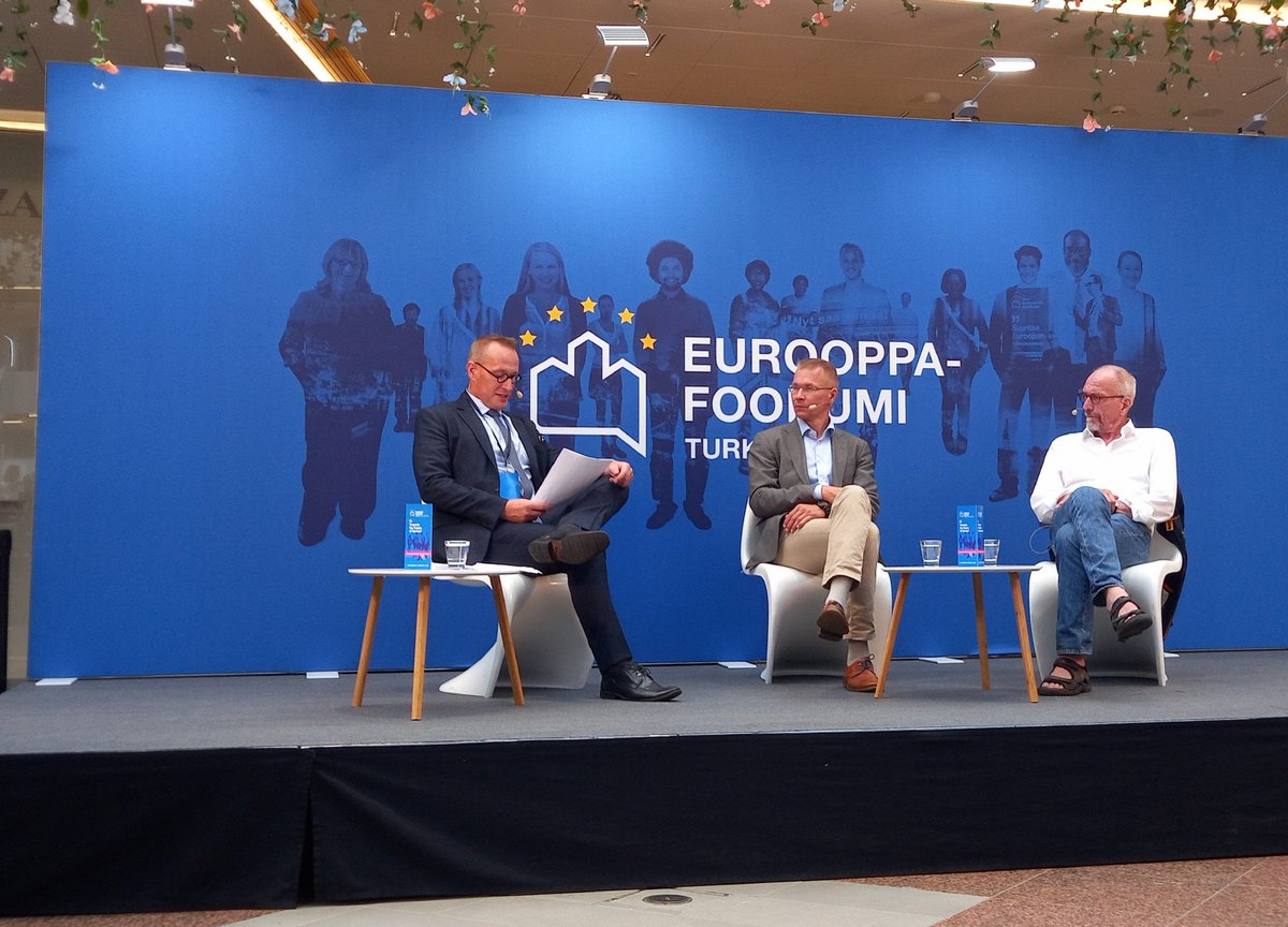 Viimeistään viedään, kun @KimmoElo ja <a href="/NilsTorvalds/">Nils Torvalds</a> saavat vuoro kommentoida turvallisuuspolitiikkaa.

#Eurooppafoorumi