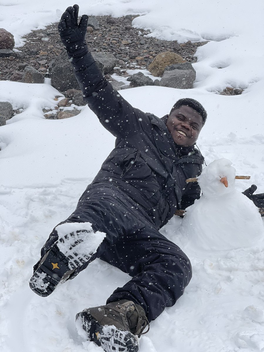 wode_maya's tweet photo. Made In Africa Snowman ⛄️😂 https://t.co/U8UlTN5vAF