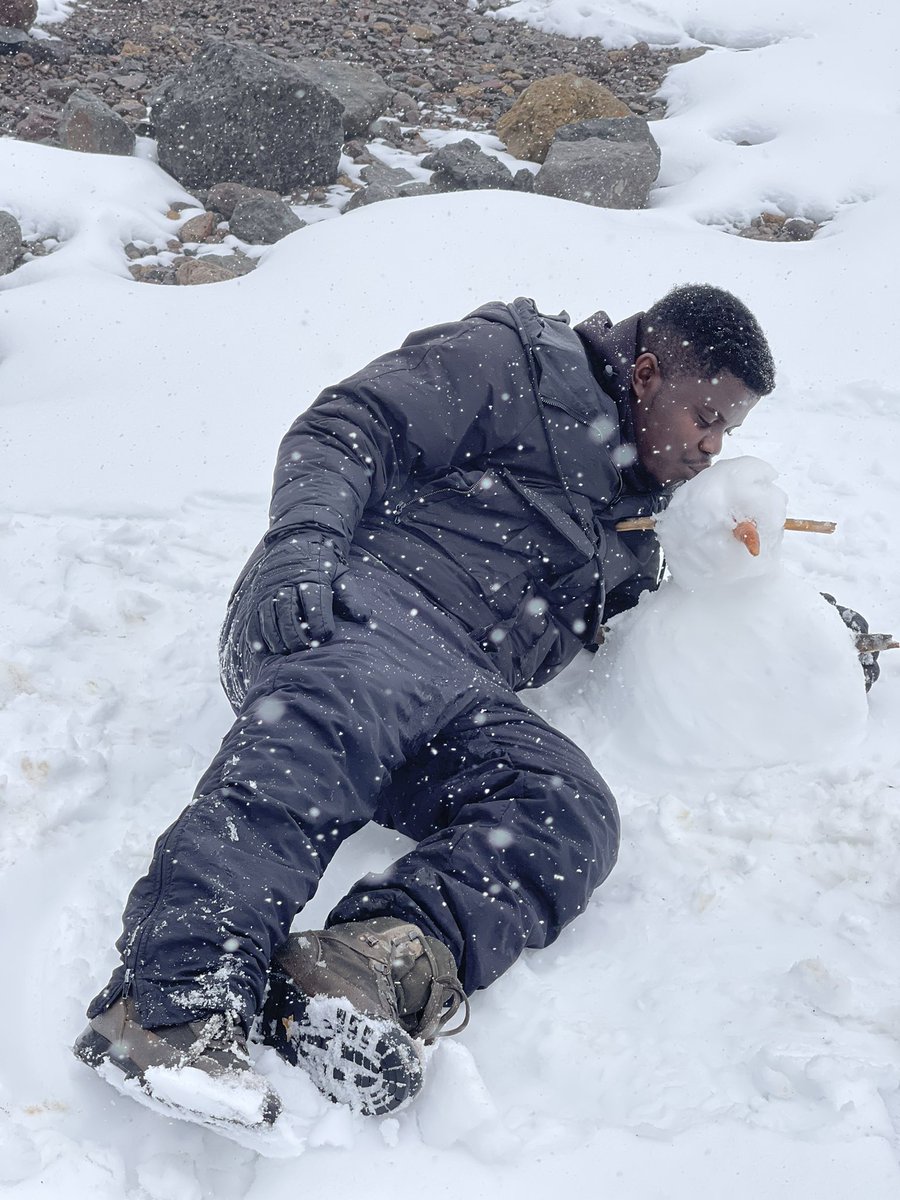 wode_maya's tweet photo. Made In Africa Snowman ⛄️😂 https://t.co/U8UlTN5vAF