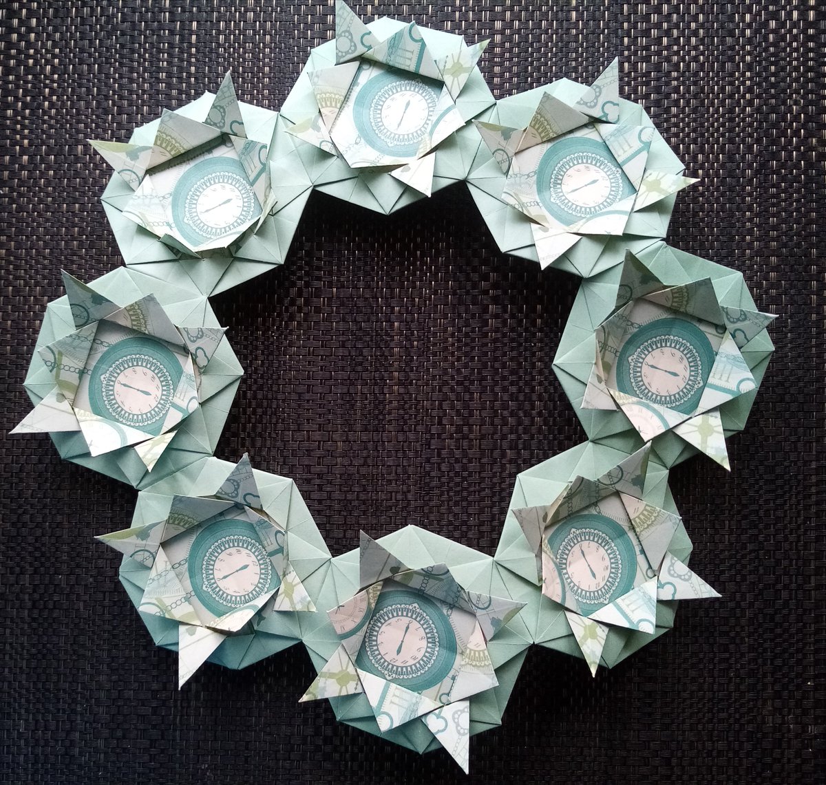 michasorigami1's tweet photo. Time is an illusion #wisewords @AlbertEinstein #einstein classic #froebel fold with duoprinted #origamipaper #Wreath #decoration feeling #inspired #Michasorigami https://t.co/qaLY6TBfKF