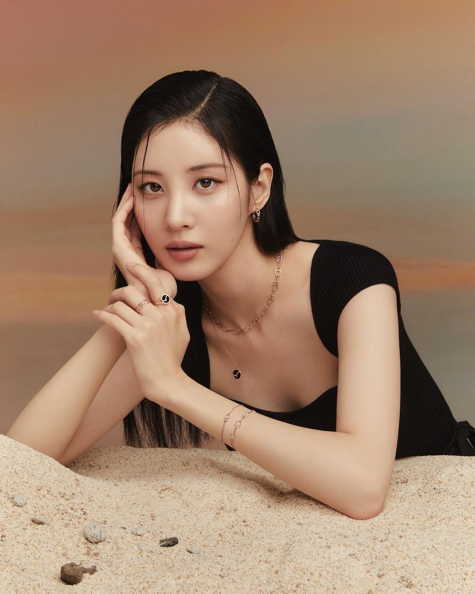 _snsd_updates's tweet photo. [Update] SEOHYUN - ‘티르리르 / TirrLirr’ 22 Fall 'MODERN TULY' Collection

#seohyun #서현 #seojuhyun #서주현 #tirrlirr #티르리르 #moderntuly #collection #22fall #fall #modern #tuly #muse #jewelry
220826 https://t.co/UHsEfcMRZx