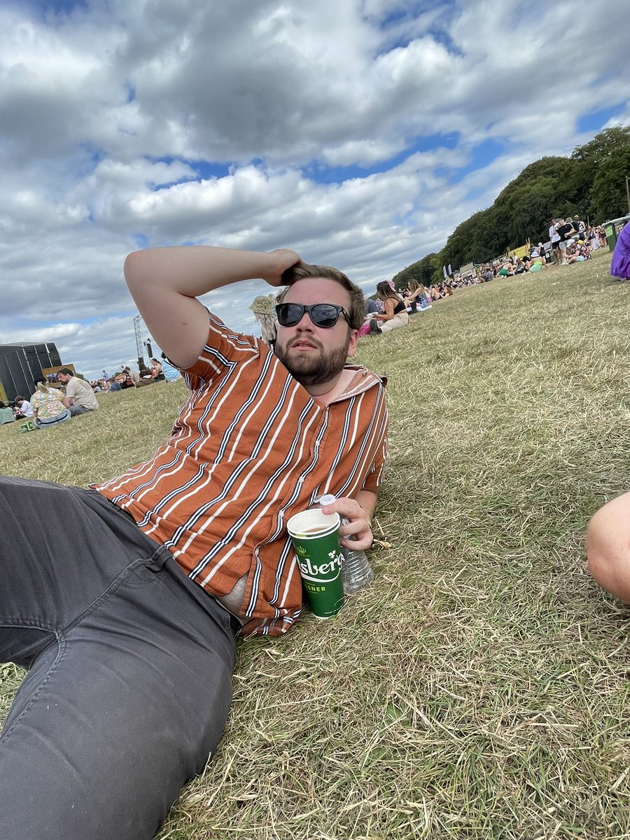 JackDowns99's tweet photo. My man @brev_dan looking suave in the fields #NoMusicOnADeadPlanet https://t.co/VLNhasIEs5