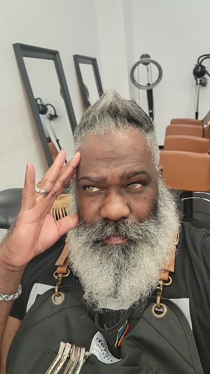shanemichael70's tweet photo. #HappyFriday #BearEssentialHair #beardedcommunity https://t.co/QfVkTMpYiN