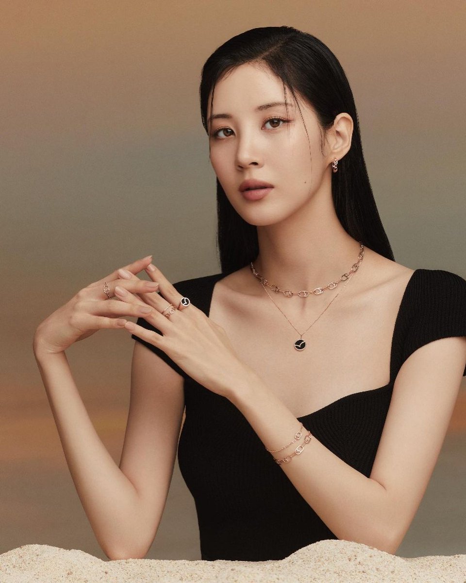 _snsd_updates's tweet photo. [INSTAGRAM] seojuhyun_s:

“Fall in love with Tirrlirr🍁”

➡️ https://t.co/ub7AOUbmfT

#seohyun #서현 #seojuhyun_s #seojuhyun #서주현 #tirrlirr #티르리르 #moderntuly #collection #22fall
220826 https://t.co/GiFqxGS0r9