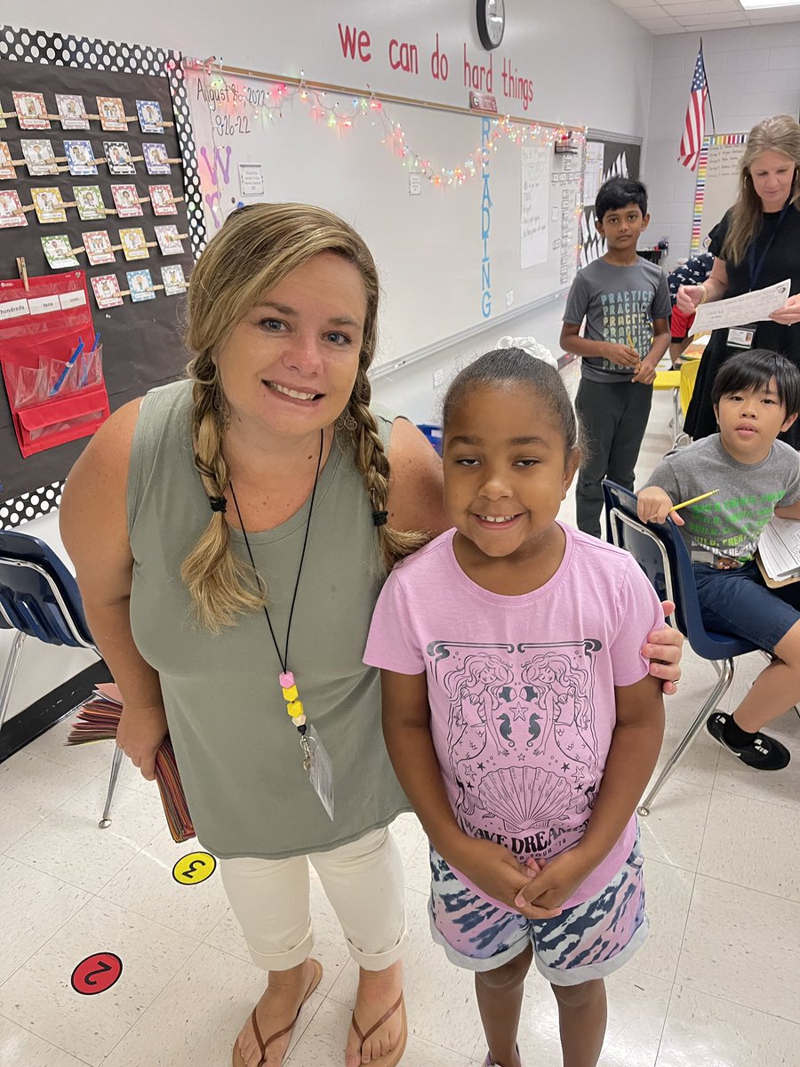 NPESprincipal's tweet photo. This student earned doing @SummerDempster’s hair and makeup this morning! #pbispoints @MissLeesCircus @Margaret_Mathas https://t.co/jmEurd5uEQ