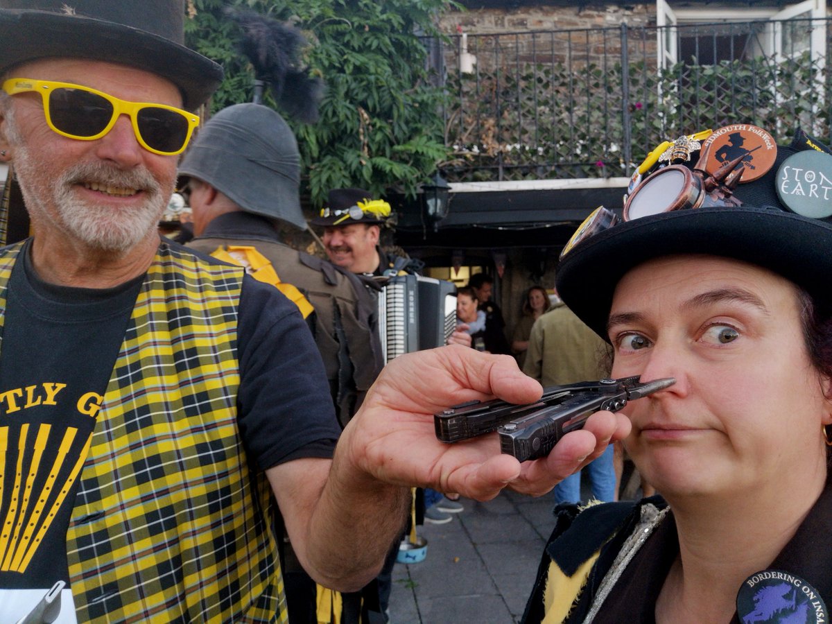 WreckersMorris's tweet photo. Don't ask!!!😂
#sillyMorris #morrisdancing #morrismusic #bordermorris #Cornwall #cornishmorris #pubfun #pubouts #fun https://t.co/jmRnVKPvmu