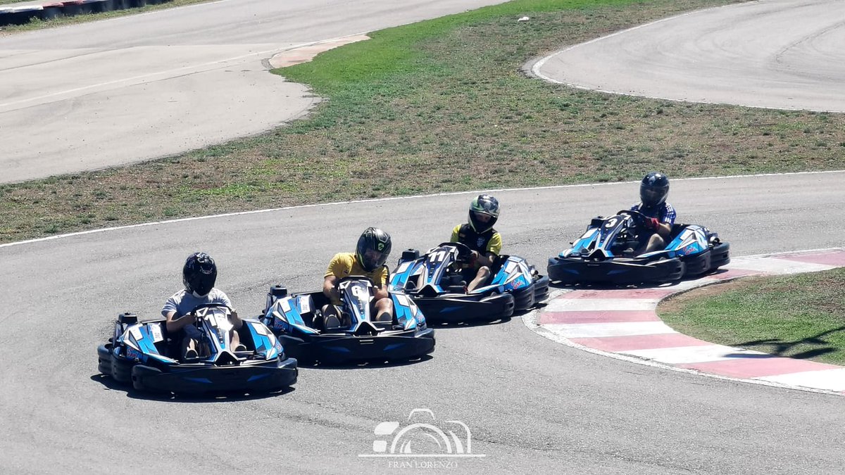 ¡Que bien lo pasamos en <a href="/kartingcomaruga/">KARTING COMARUGA</a>!
Pura competición y respeto lo que mas nos gusta, y lo mejor fue ponerle cara a muchas de esas personas con las que compartimos el día a día en el simulador

Fotos: <a href="/GTS92_Fran9/">Fran Lorenzo</a> <a href="/IsidreFernande2/">Isidre Fernandez</a> <a href="/caneelo17/">Alejandro Canelo // Hoce</a>
