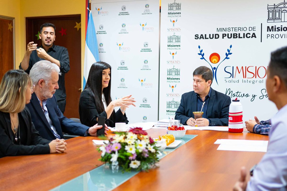 OscarAlarcon_'s tweet photo. Mesa de trabajo y firma de convenio de cooperación con la @F_NandeRekoHa y el #ParqueDeLaSalud para el desarrollo de proyectos que permitan inserción púbica, laboral y social de la comunidad sorda. Gracias @DalilaBuhl #MiguelDictar #LauraRodriguez @JCesino @SaludMisiones https://t.co/gBTKG351Jd
