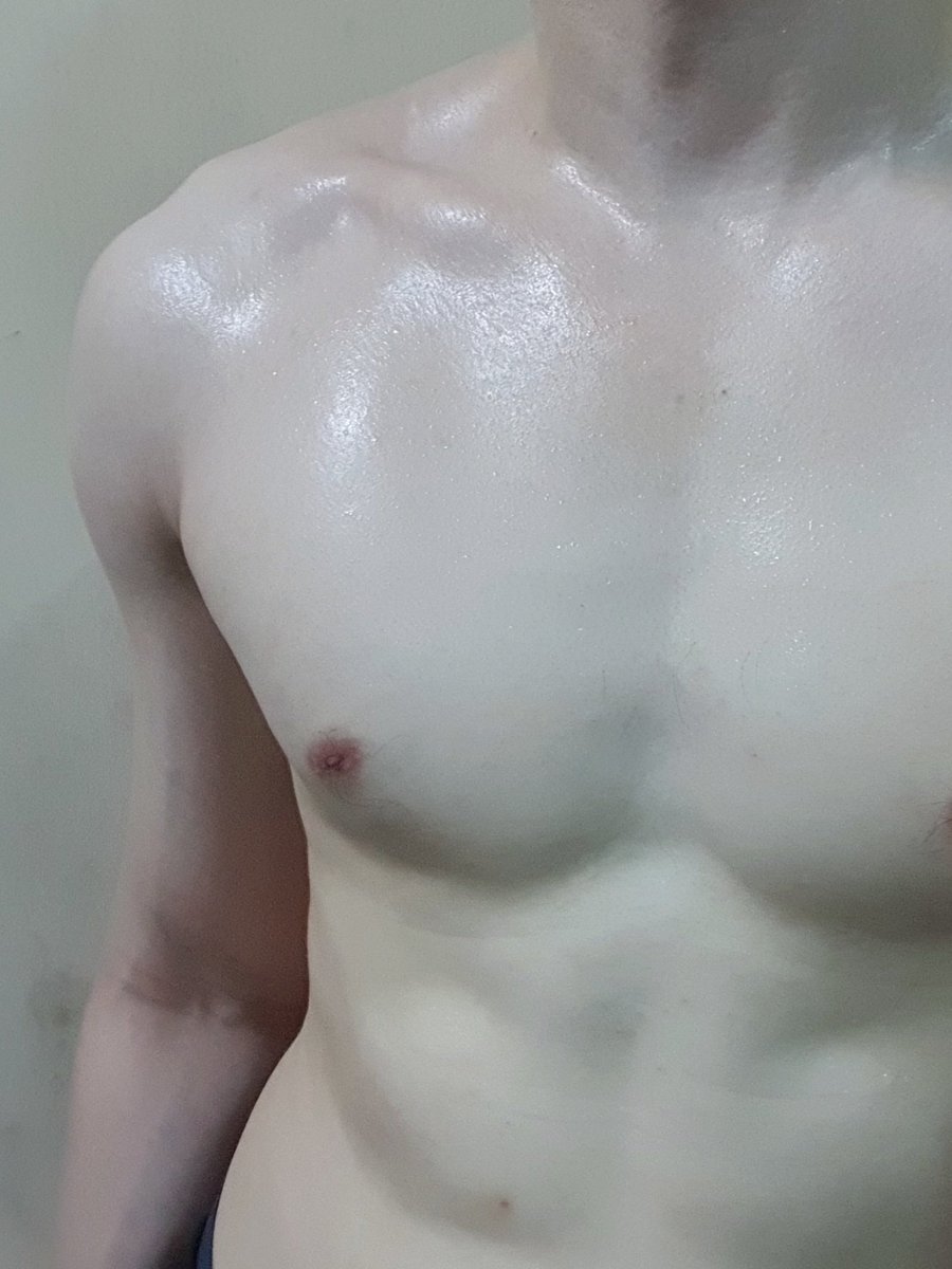 experiMuch's tweet photo. Home workout 💪🏻 https://t.co/a9YgM5UWCE