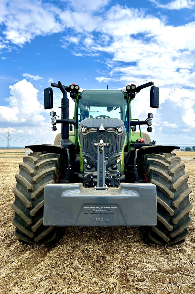 FWMatildaBov's tweet photo. Here she is! The new Fendt 700 Vario💚 Full details in @FarmersWeekly next week!
(Brand new 728 pictured)
@Fendt_UKIreland 
#farminguk #fendt https://t.co/IUj3KnmxjP