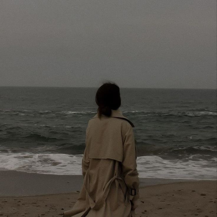 “ben zaten hiç beceremedim, 
hiçbir şey,
iç yangını anılar yaratmaktan başka…”