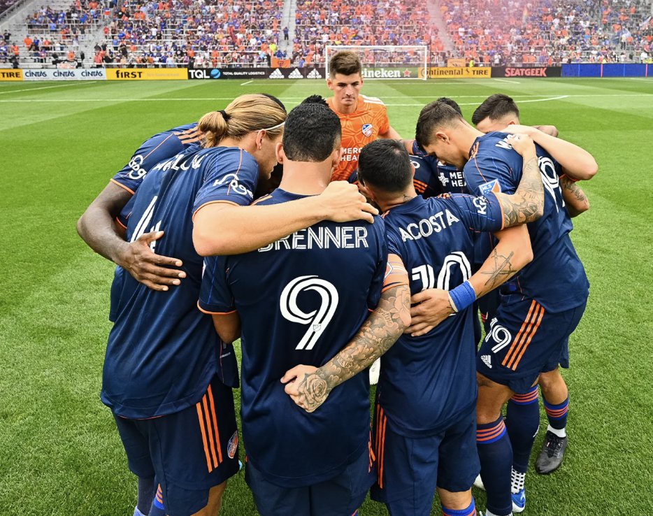 LanceMcAlister's tweet photo. Looking forward to talking w/
@PBrennanENQ at 6:12 tonight
on @700wlw Sports Talk.
It's Showdown Saturday Night @TQLStadium. 10th edition of Hell is Real berby @fccincinnati @ColumbusCrew
#Playoffimplications #FCCincy https://t.co/ERcqHmNBv7