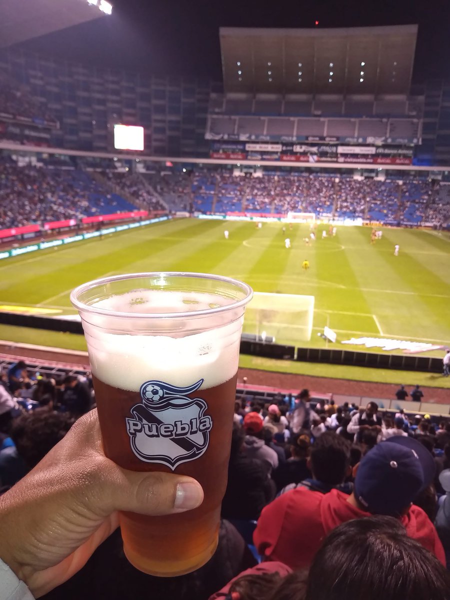 CarlosEn917Mix's tweet photo. De lo que más nos apasiona es el futbol. En esta semana usamos el #EsdeChavorock para que me digas con una foto quien es tu equipo de futbol favorito sin escribir su nombre! Como #CesarP #Rodmancio y #Candy ya esta en el cuadro de honor de los #ChavoRocks
#Mixfm #Puebla https://t.co/DUC1zHM1a1