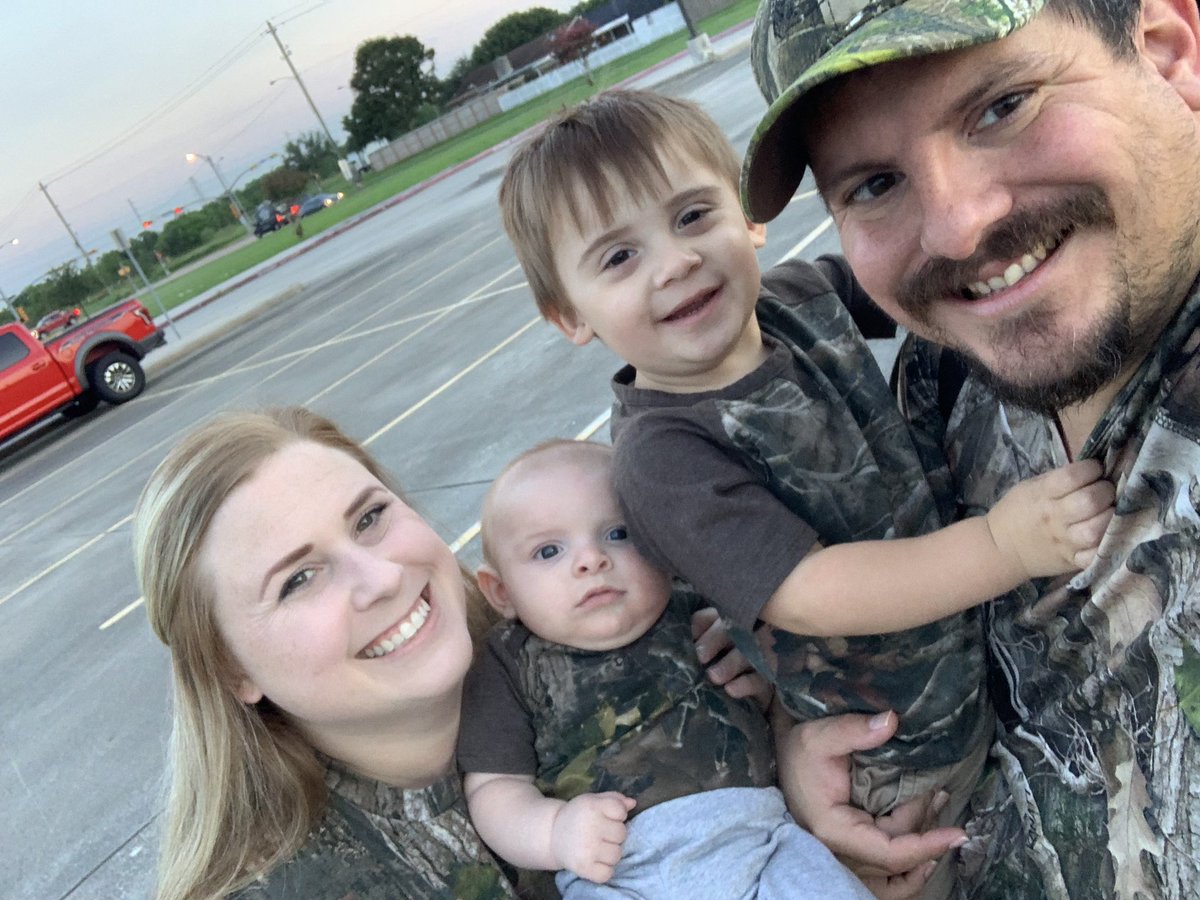 AlishaPeralez's tweet photo. Camo day! #SpiritWeek 
Daddy got us all matching shirts! 
Love my sweet family 💙💙💙
#ChooseLP https://t.co/tcppx8N4yx