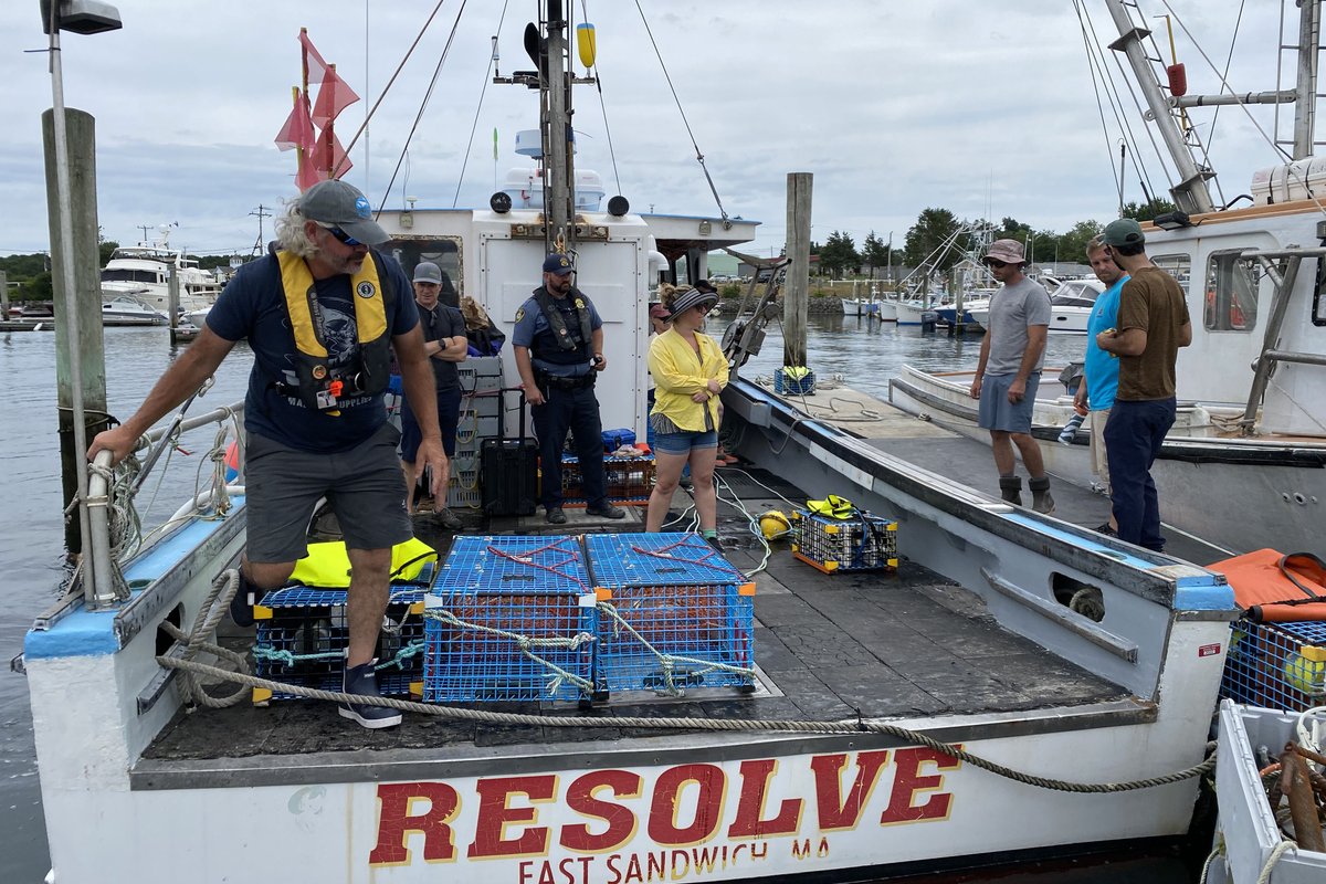 NOAAFish_NEFSC's tweet photo. Fishermen, scientists, @allen_ai’s @EarthRangerTech team &amp; others tested how well cloud-based #EarthRanger could “see” deployed on-demand fishing gear. Biologist Christin Khan’s (@X10Khan) blog on how it went: https://t.co/g6ZDHhSLfz. About the project: https://t.co/8jHrFq1b4S. https://t.co/0HWwqZeQwY