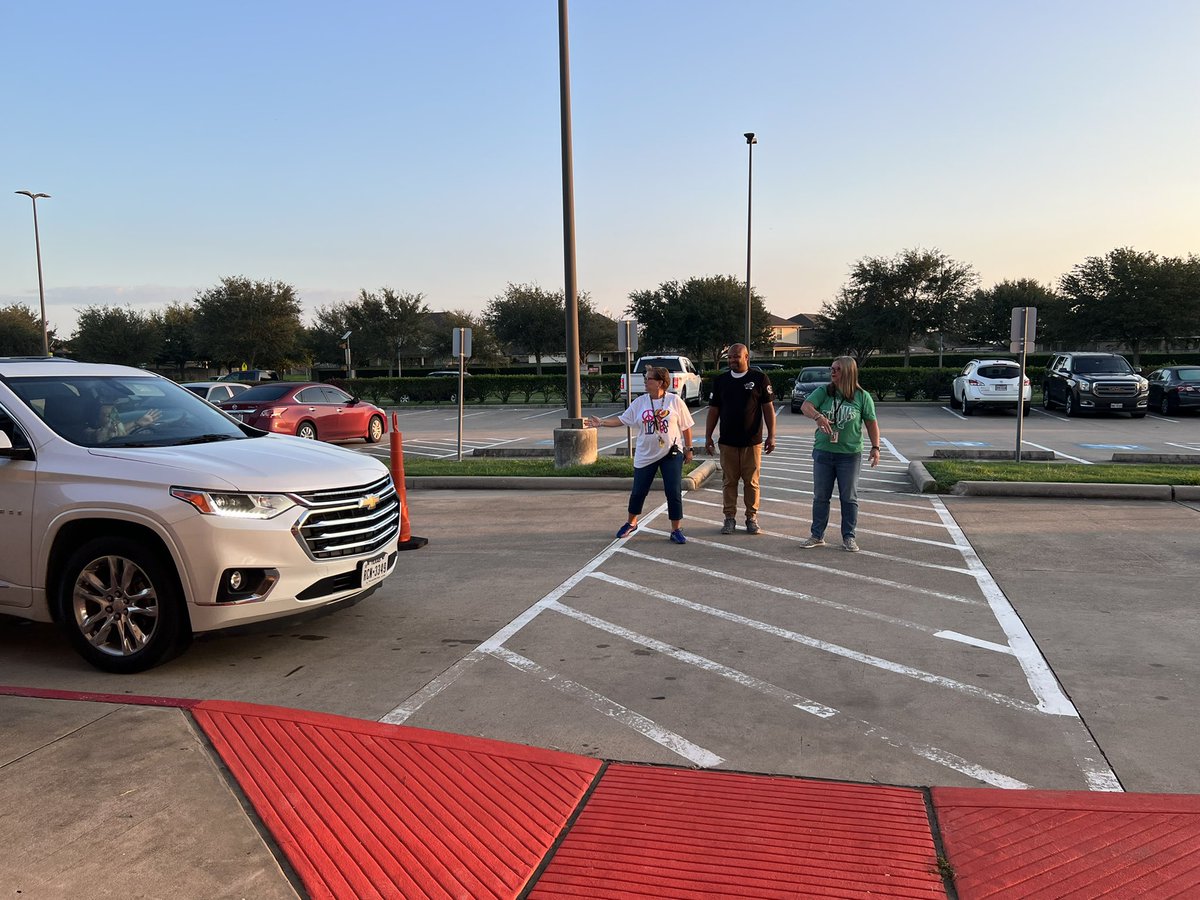 It’s a great day to be at Thomas Elementary!  Morning drop off running well today!  Thank you for your help Mr. Jackson - P.O.P.s in action! 🖤❤️🤍#hearusROAR <a href="/LamarCISD/">Lamar CISD</a> <a href="/LionsProtect/">Lions - Protect Our Pride (P.O.P.)</a>