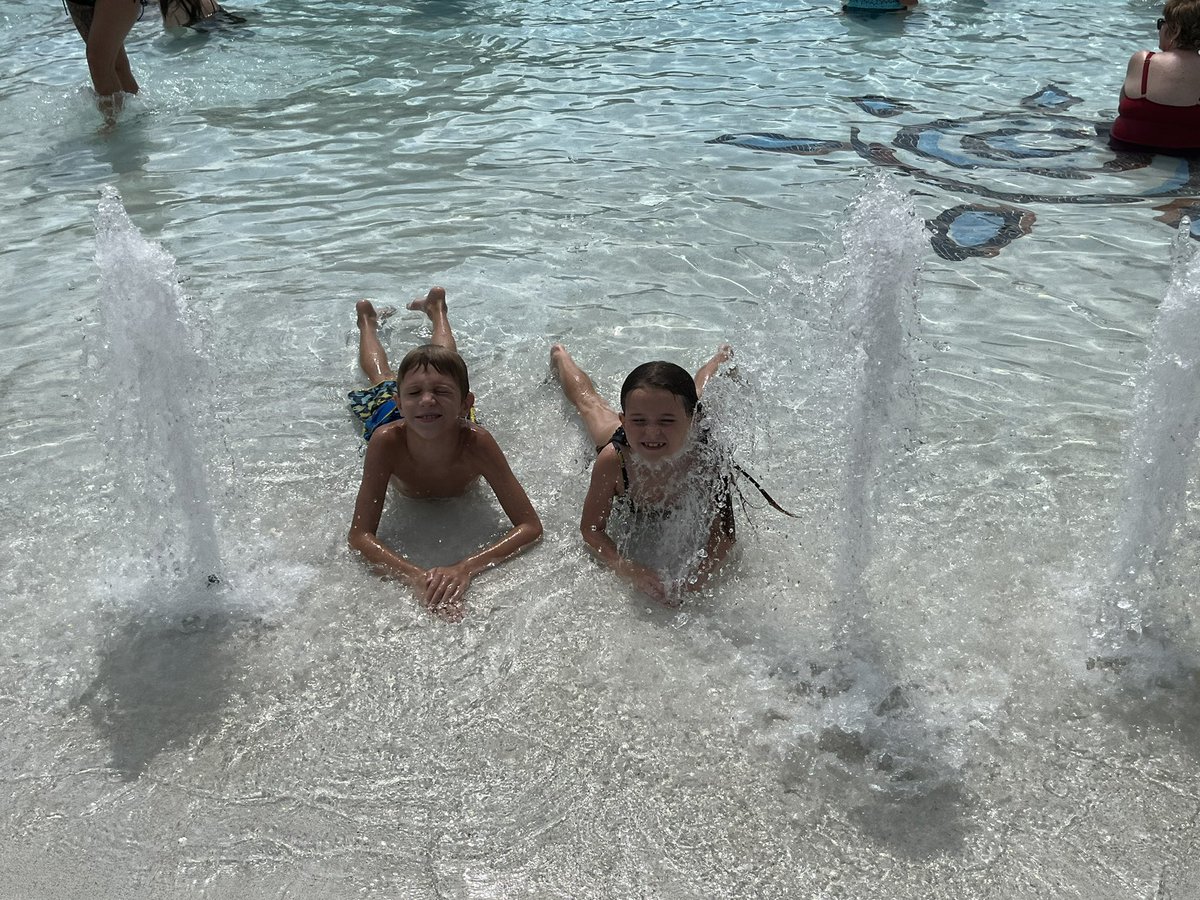 LesterM09's tweet photo. Took the kiddos to Turtle Cove water park yesterday for one last hit of #summer before #school starts https://t.co/06NmV6Y5ns