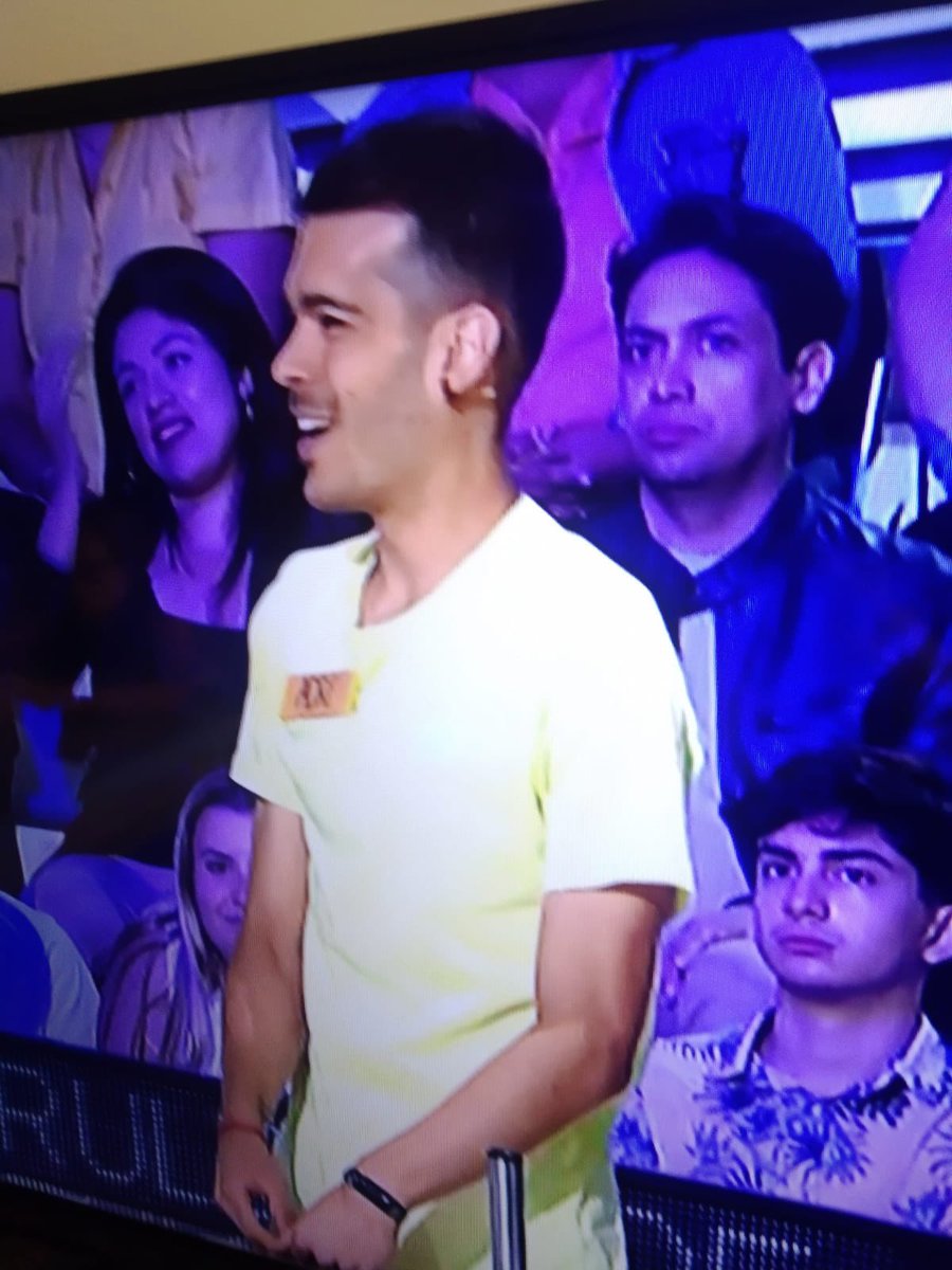 RadioBinefar's tweet photo. El binefarense Adrián Pardos, en la Ruleta de la Suerte

El joven binefarense Adrián Pardos, periodista e integrante de la Batucada Ritmaos, participaba en el programa de televisión de Antena 3 ”la Ruleta de la Suerte”. https://t.co/zgrJ4lE9hn