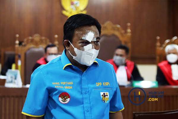 MarthinHutagaol's tweet photo. @knpiharis @Dennysiregar7 Aduh gaya lu ris sok bantuin @Dennysiregar7,lu aja ga bs menolong diri lu sendiri masalah utang malah bonyok kena bogem⬇️ https://t.co/B06AZh34a5