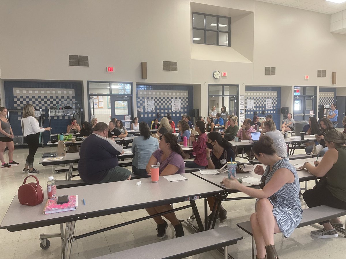 NikiPrindle's tweet photo. Excited to host our first volunteer orientation!  #wearewse https://t.co/TiyLfHzSSb