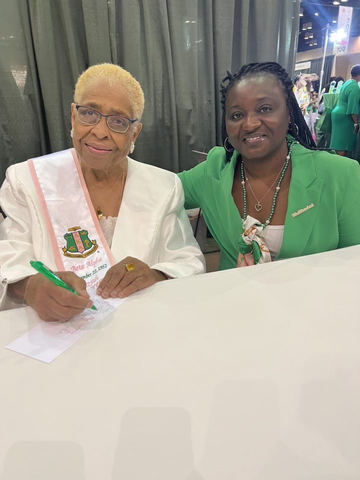 akasinfortmill's tweet photo. Omega Tau Omega was well represented with over 40 members in attendance! If you attended, what was your favorite moment?

#flashbackfriday #akainternationalconference #69thBoule #orlandoflorida #serviceandsisterhood #gotpearls #omegatauomega #akasinfortmill https://t.co/0DWwe5KJXj