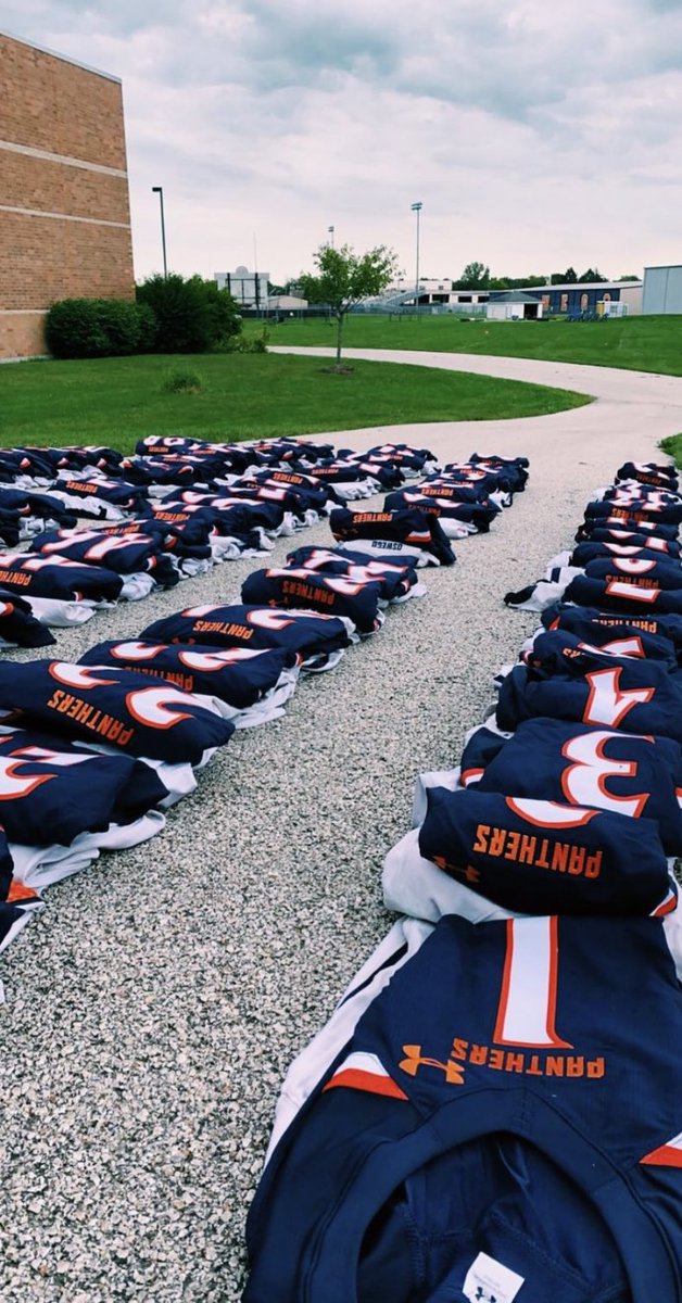 Oswego_Football's tweet photo. Game Day | Week 1 | 8.26.2022

🏈 Home vs @NVHS_Football 
📍 Ken Pickerill Stadium 
⏰ 7 pm
☀️ 73°
📱@Oswego_Football https://t.co/jZ2qcRwYWw