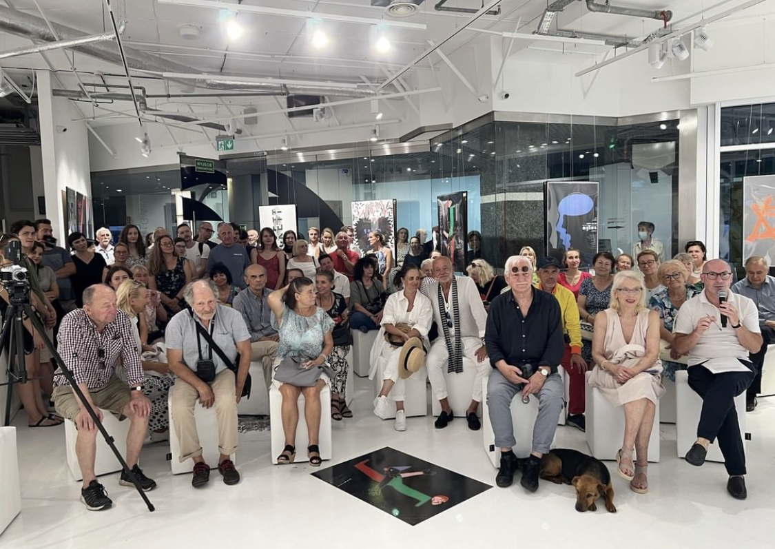 SoA_Gallery's tweet photo. GM! About last night… private view of our new exhibition of the posters by a legend #LechMajewski! Full house 😄
Have a lovely Friday!
#nftgallery #nftcommunity #artexhibition https://t.co/lub12lbM8o